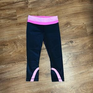 Excellent Lululemon Athletica Inspire Cropped Leggings. 6